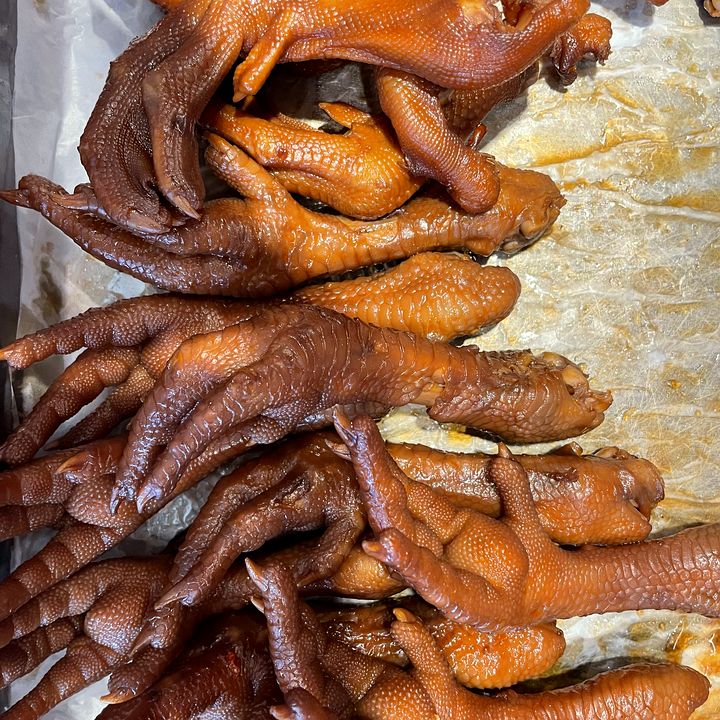 郭师卤味每天现卤现卖：卤鸡脚