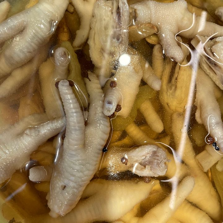 郭师卤味每天现卤现卖：白味泡凤爪